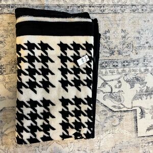 Express Black and White Houndstooth Design throw blanket
